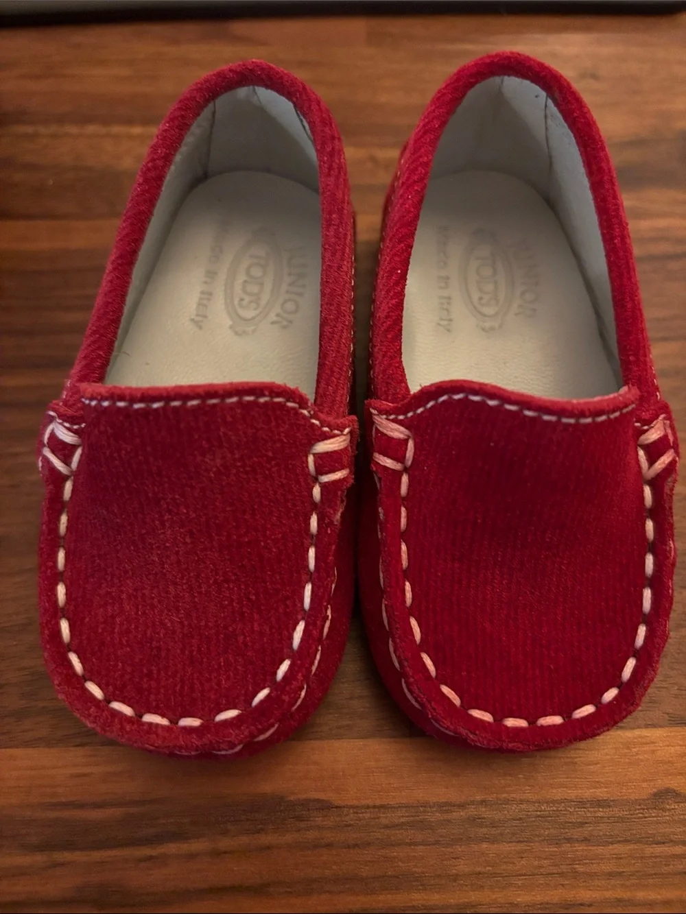 TOD'S Junior Red Velvet Toddlers' Moccasins size 17 (approx 3-6mo)